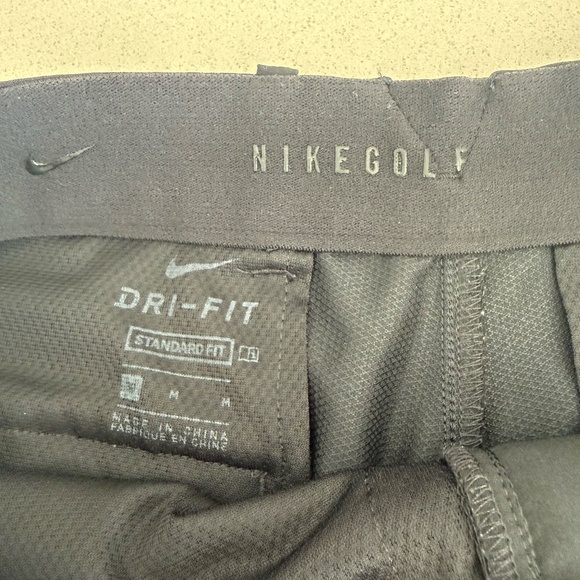 NWOT Nike Tour Men’s 10″ Chino Golf Shorts - Picture 3 of 6